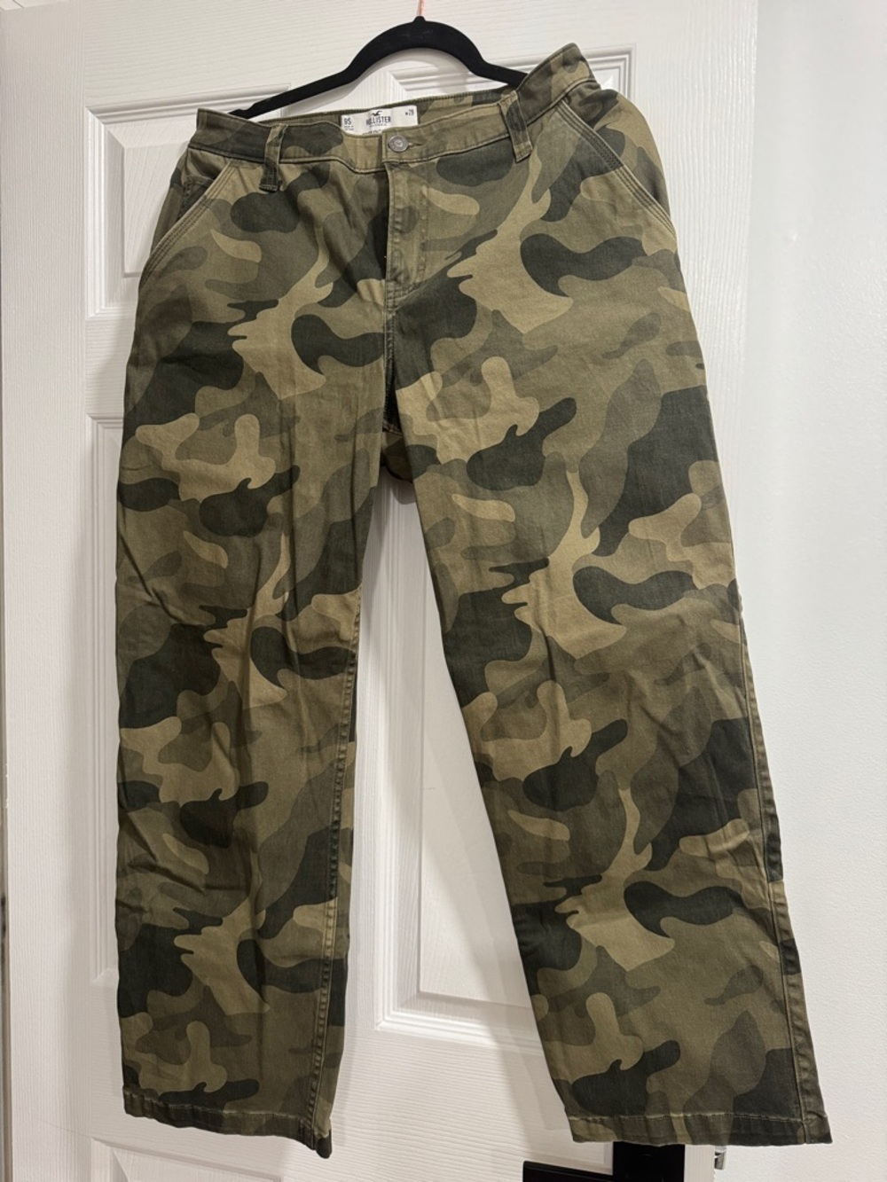 Hollister Women’s Olive Camo Cargo Pants